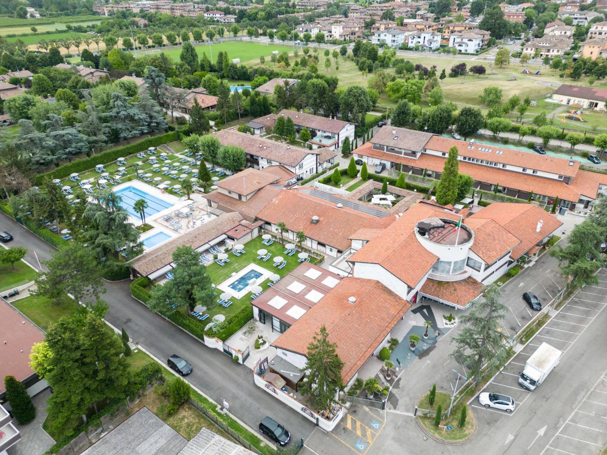 Best Western Plus Hotel Modena Resort Формиджине Экстерьер фото